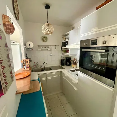 Apartament T3 A 150m De La Plage, Proche Centre, Avec Garage Et Loggia - D'olonne - Fr-1-92-562 *