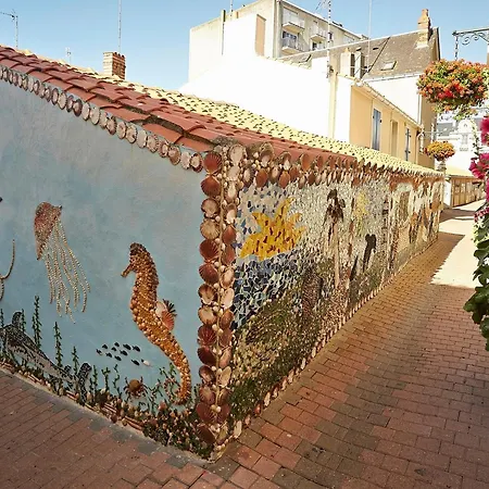 T3 A 150m De La Plage, Proche Centre, Avec Garage Et Loggia - D'olonne - Fr-1-92-562 Appartement *