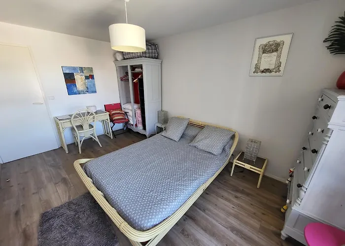 T3 A 150m De La Plage, Proche Centre, Avec Garage Et Loggia - D'olonne - Fr-1-92-562 *